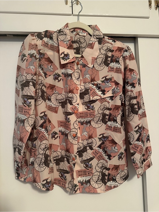 Tops - Vintage Printed Button-Up Blouse in Blush